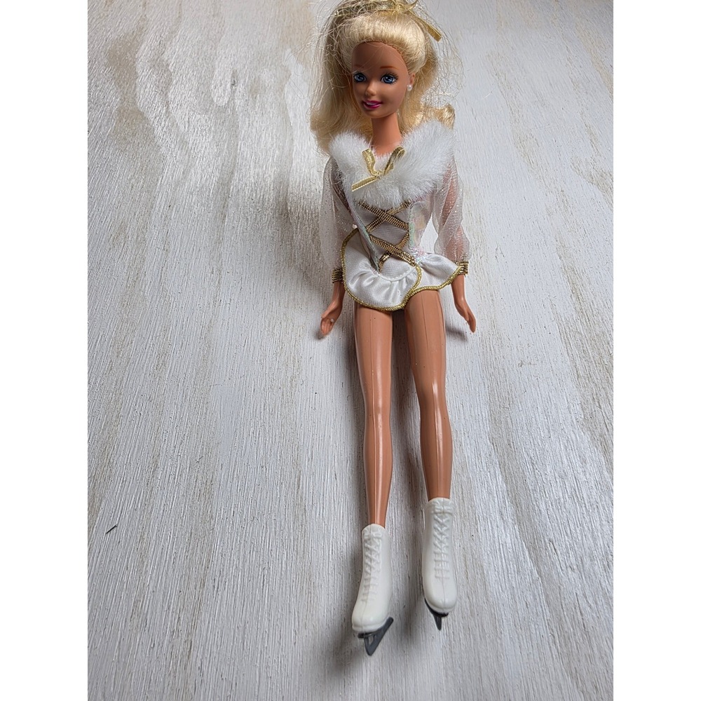 Vintage 1996 Skating Dream Mattel Barbie Ice Skater Doll Special Edition 17244